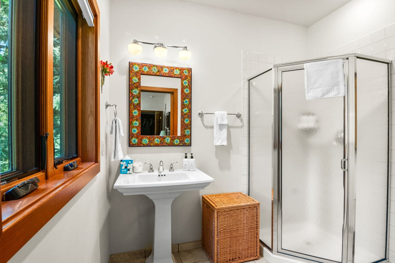 Downstairs Twin Ensuite Bath
