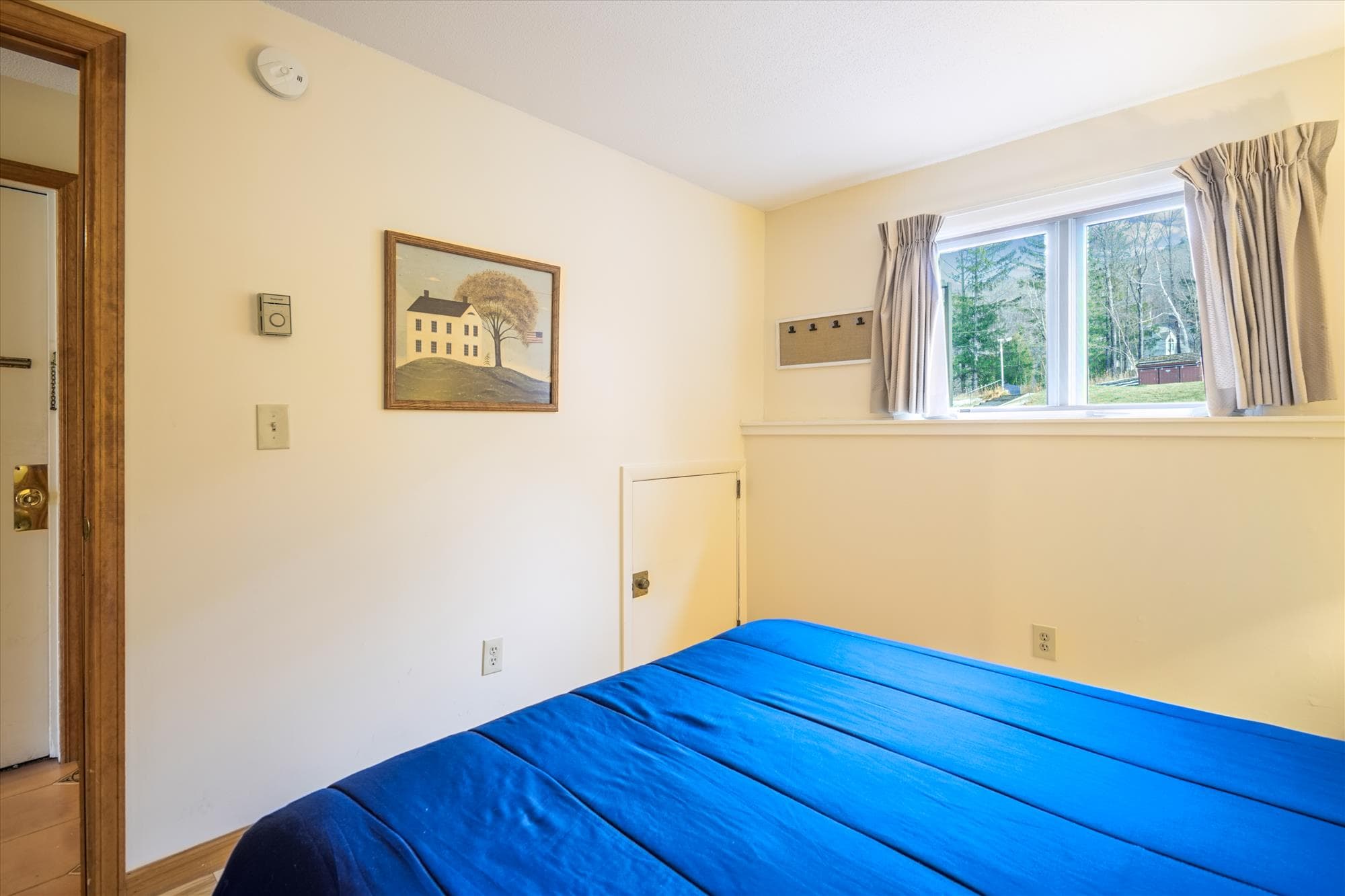 Queen bedroom with plenty of storage for your belongings