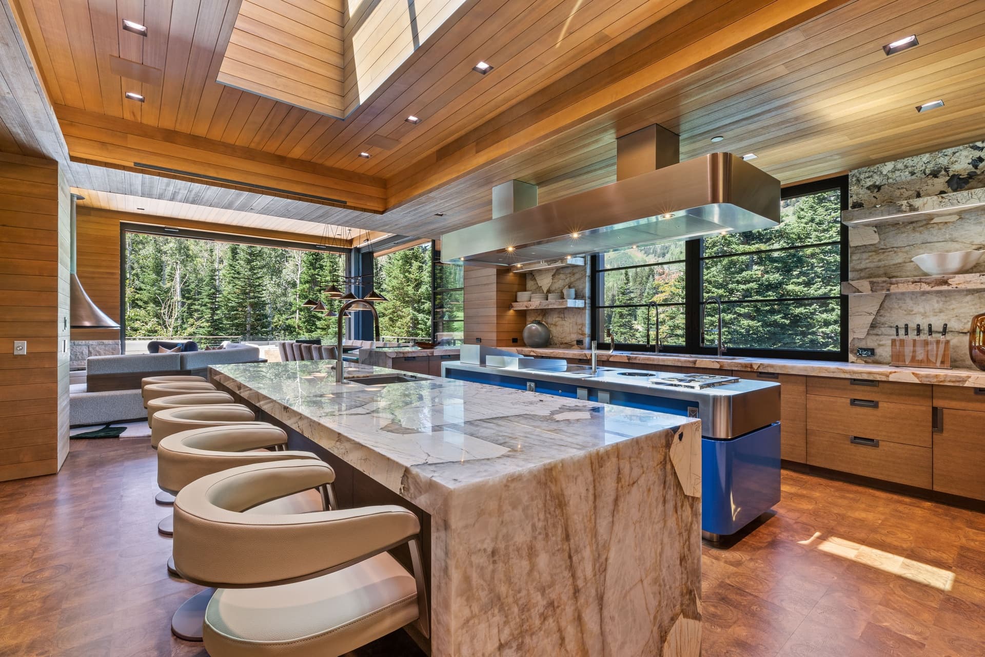Large Eat-IN Kitchen Space with Every Amenity.
