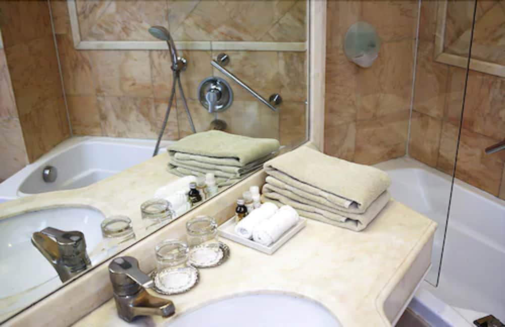 Bathroom sink