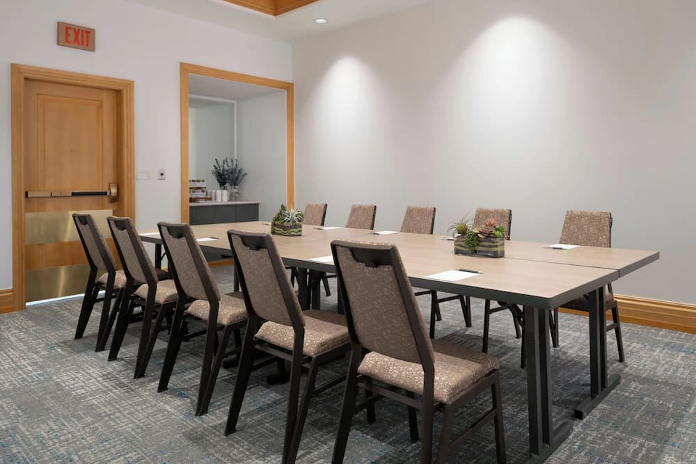 Meeting facility