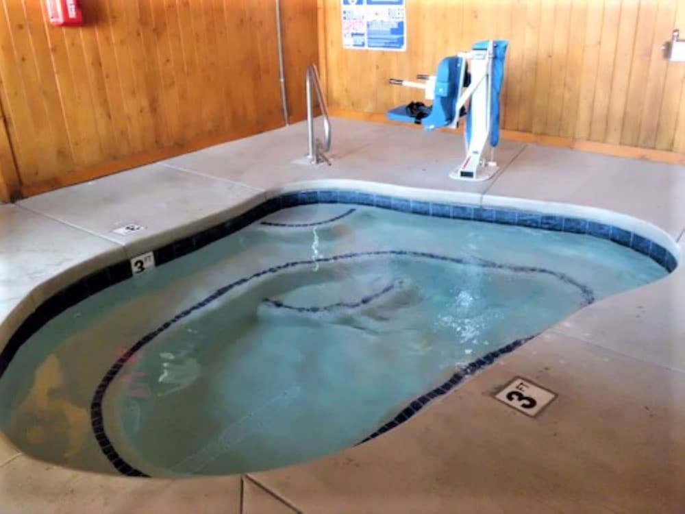 Indoor spa tub