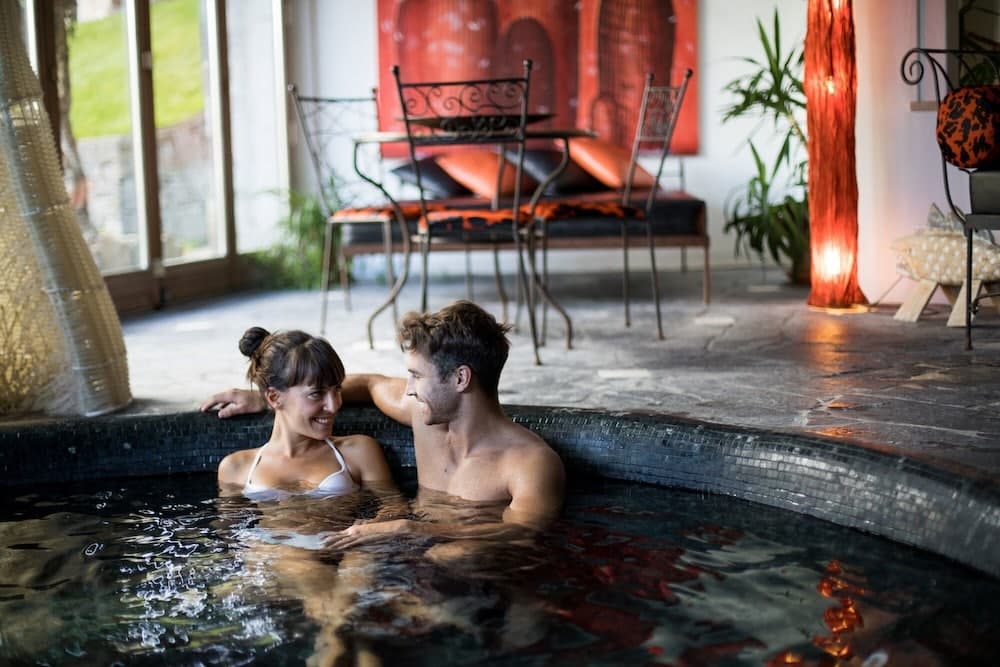Indoor spa tub