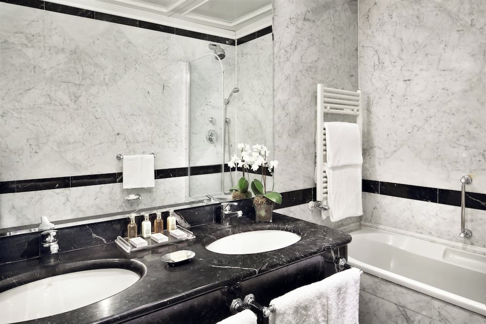 Bathroom amenities