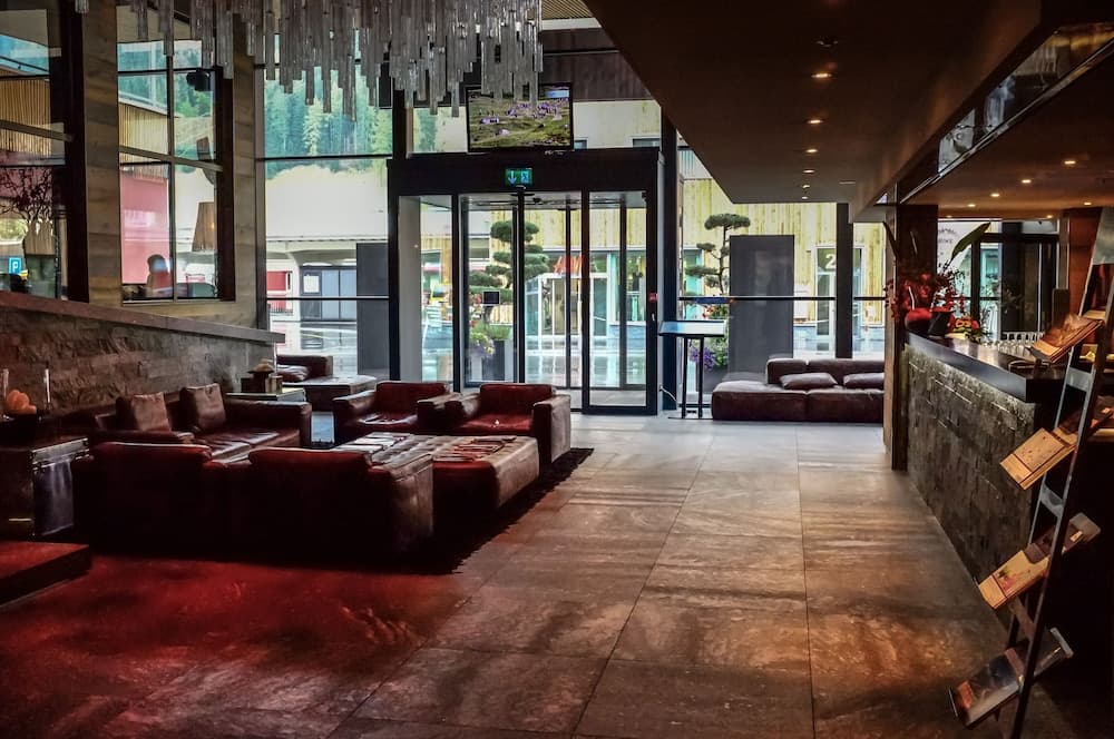 Lobby lounge