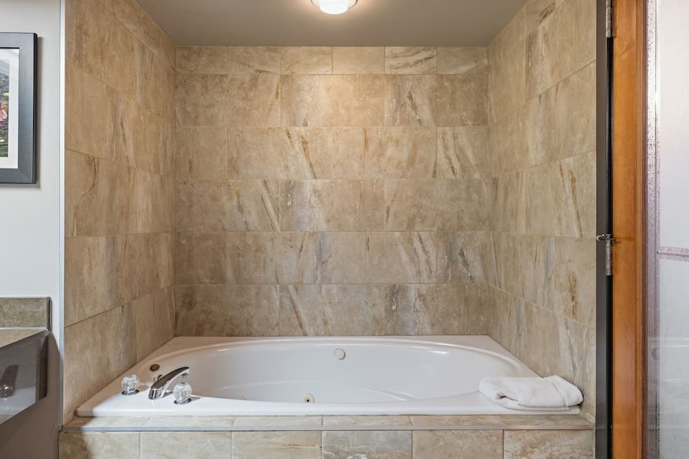 Jetted tub