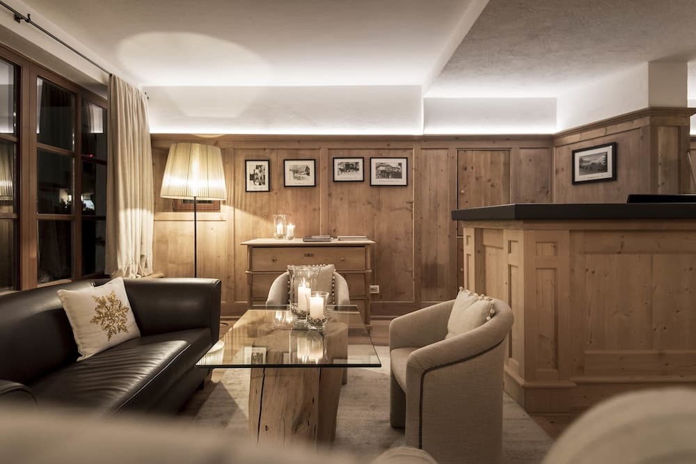 Concierge desk