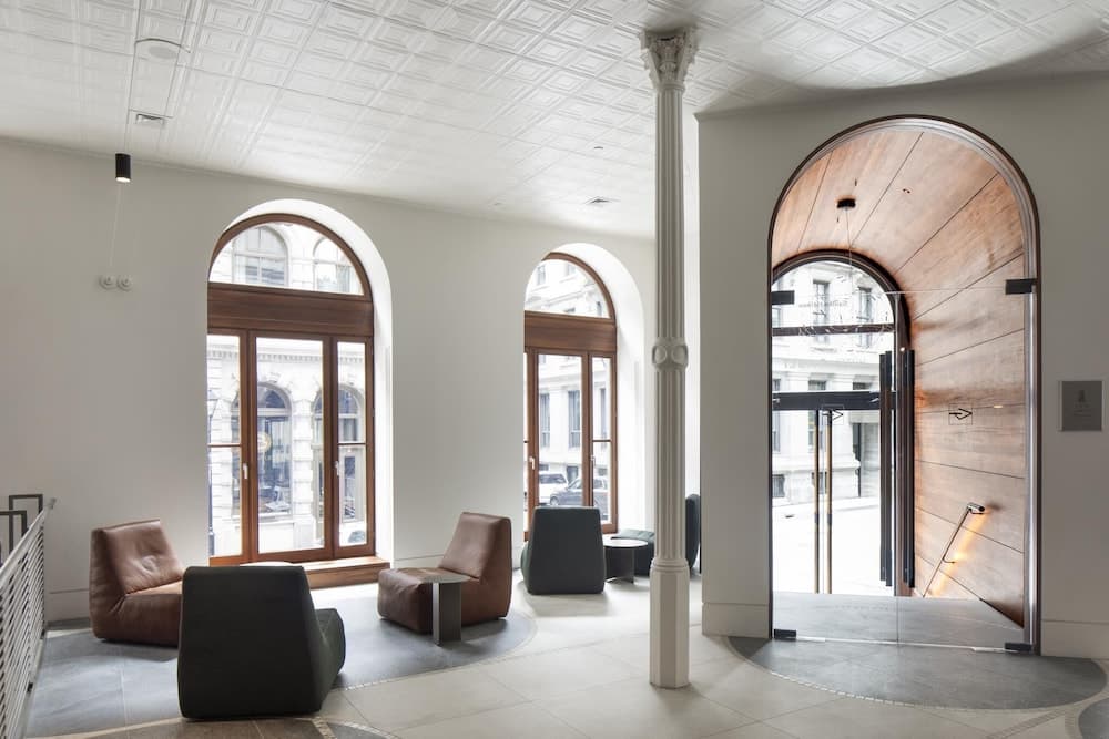 Lobby lounge