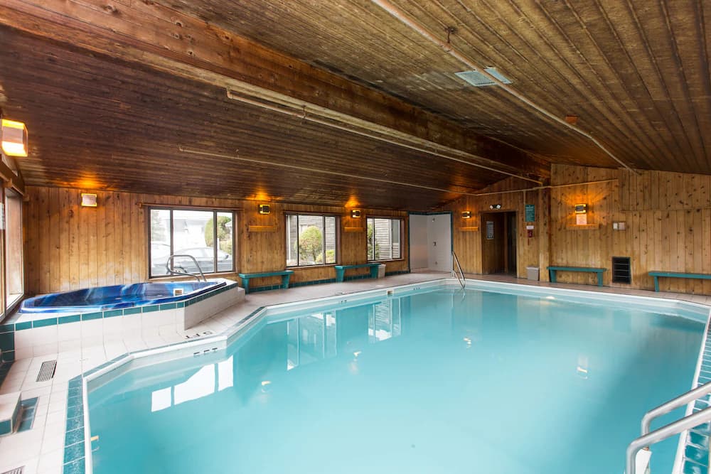 Indoor/outdoor pool