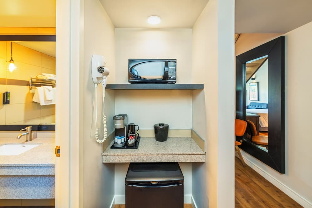 Mini-refrigerator