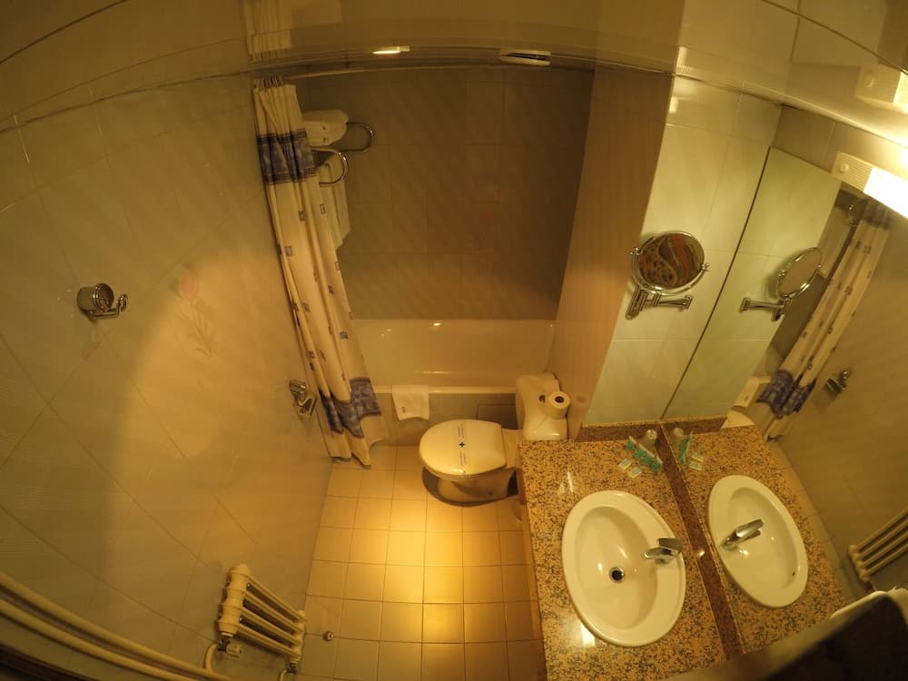 Jetted tub
