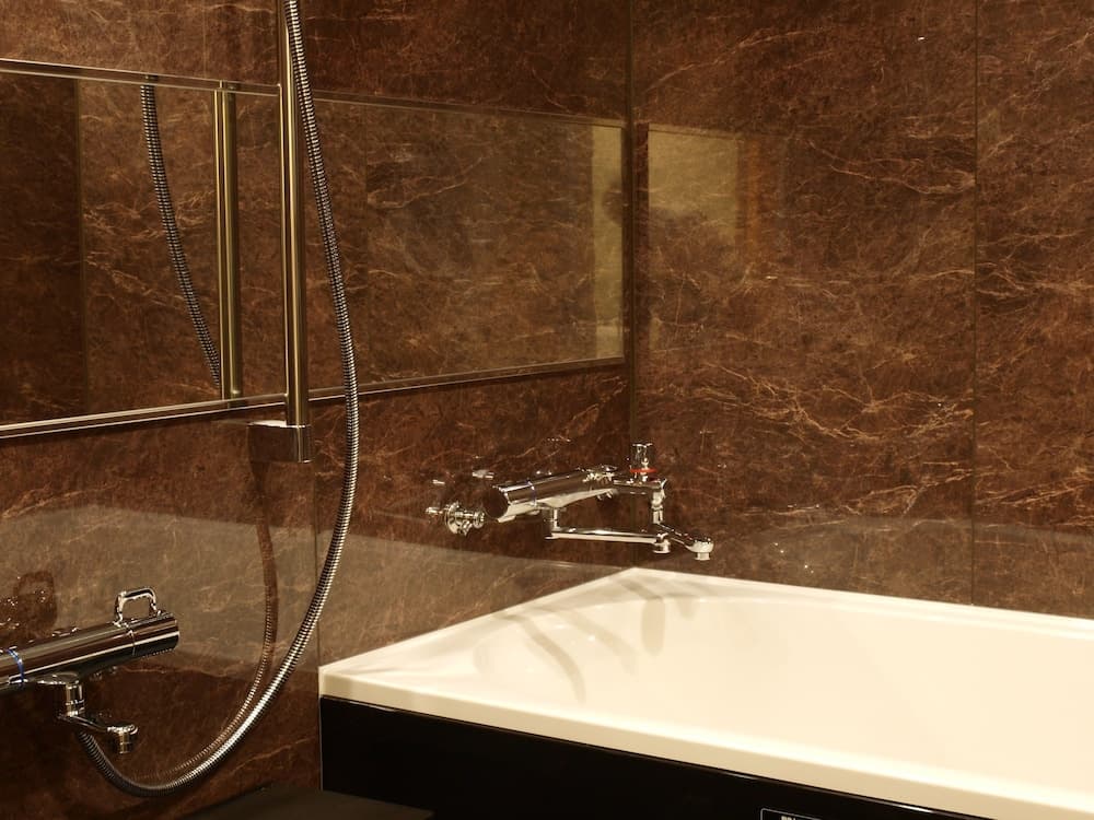 Bathroom amenities
