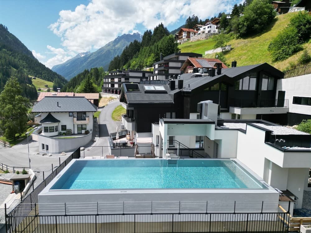 Rooftop pool