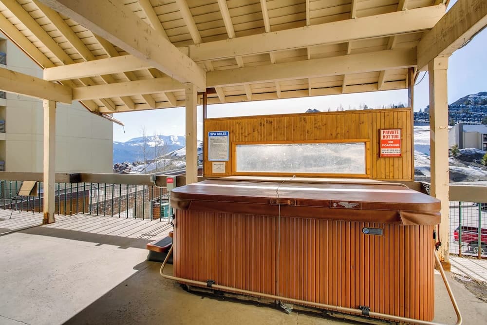 Indoor spa tub