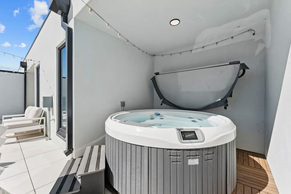 Private spa tub