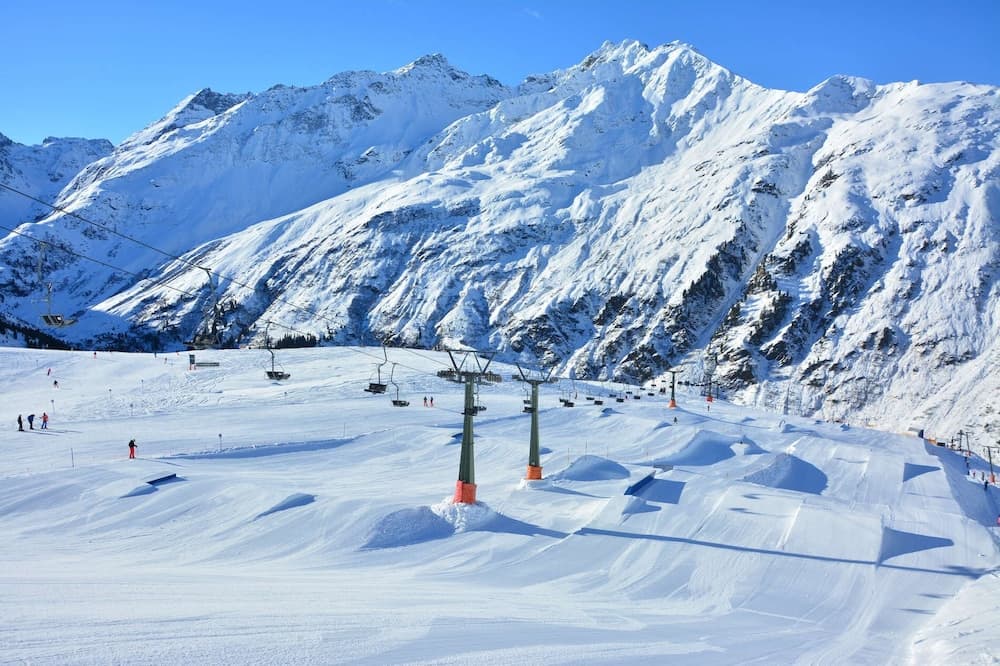 Snow and ski sports