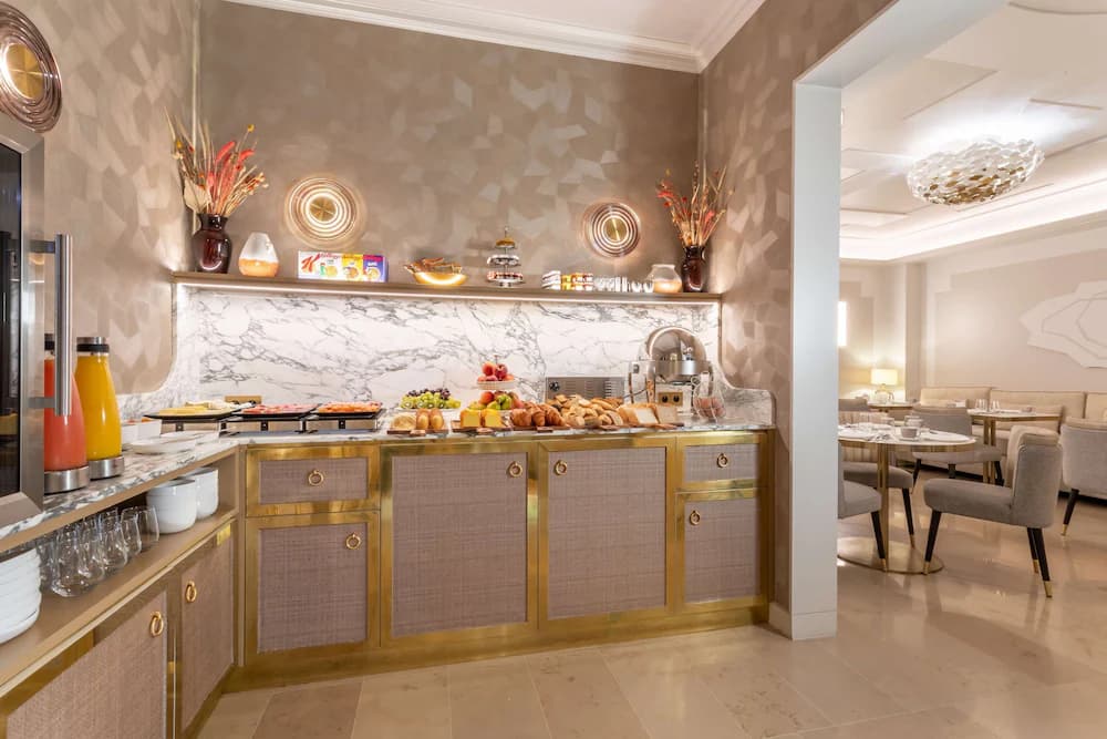 Breakfast area