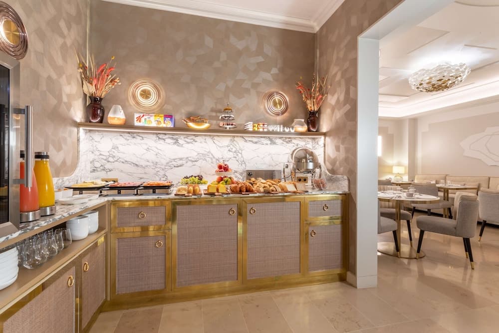 Breakfast area