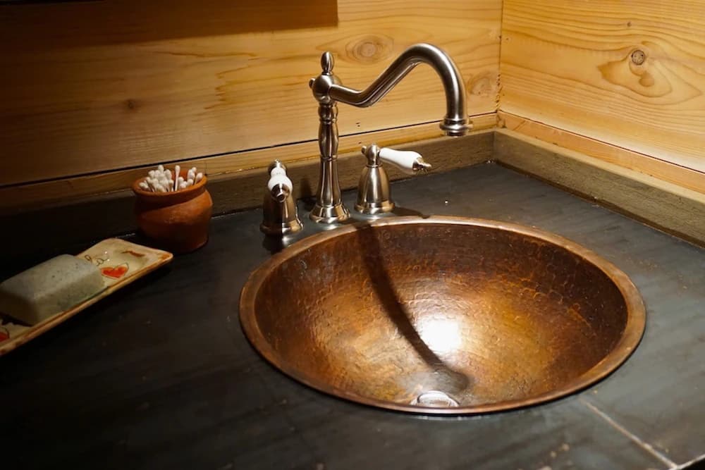 Bathroom sink