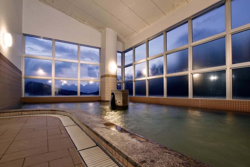 Indoor spa tub