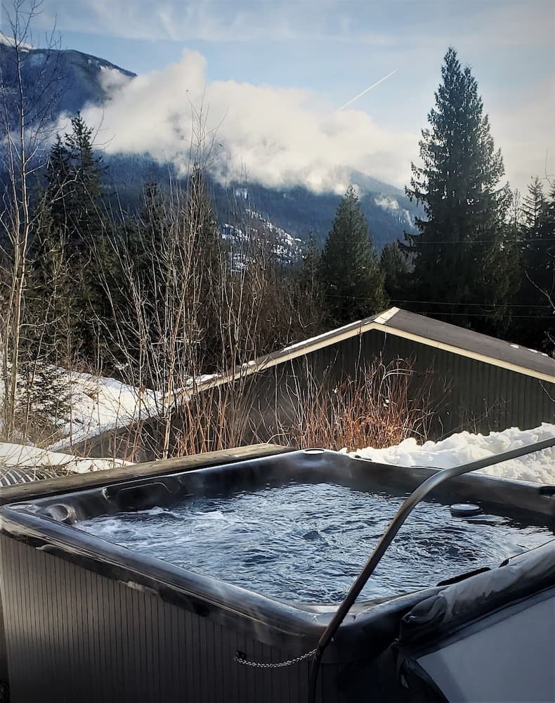 Private spa tub