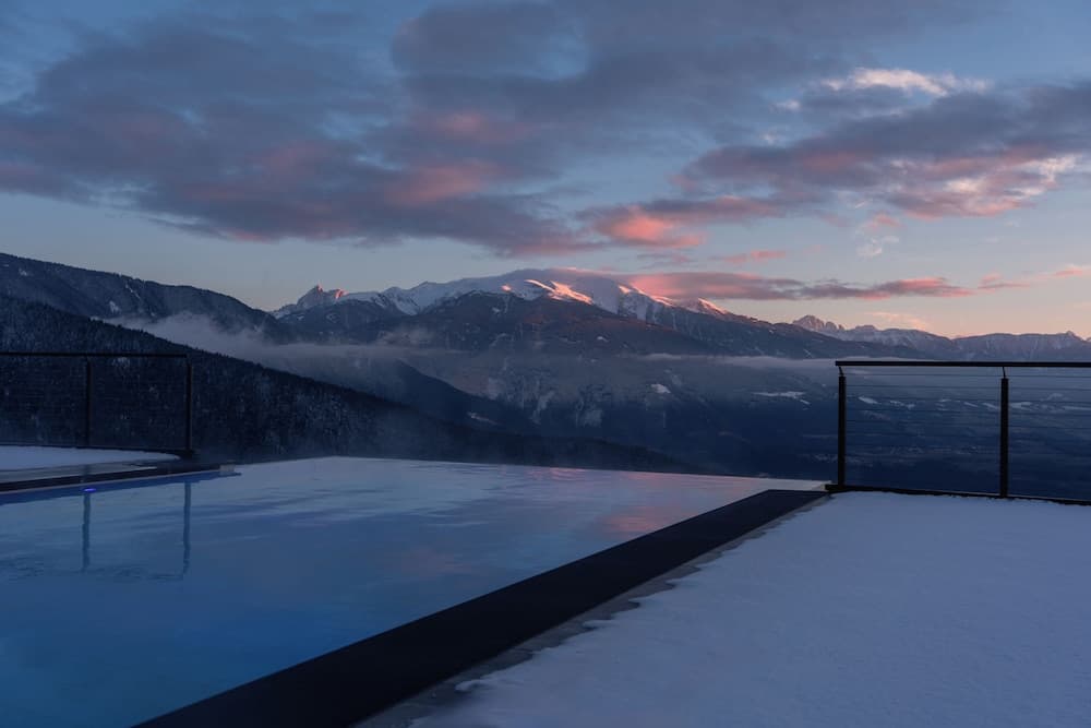 Infinity pool
