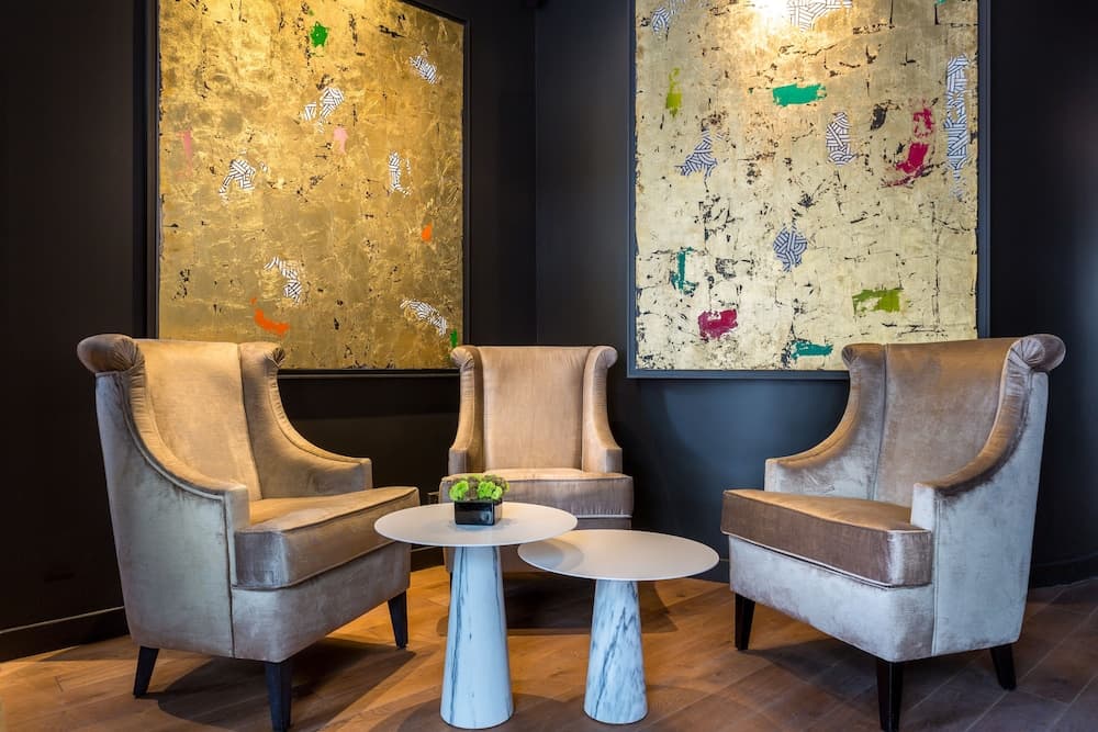 Lobby lounge