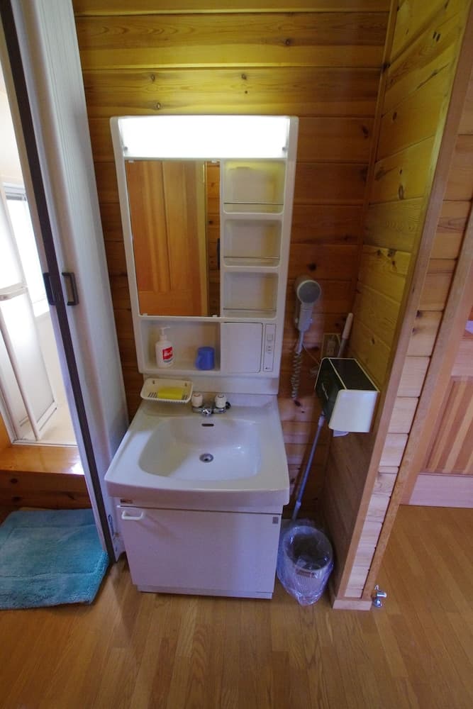 Bathroom amenities