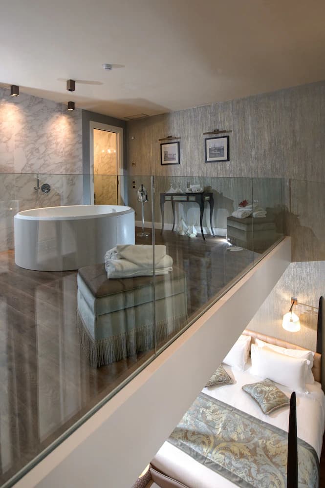 Private spa tub