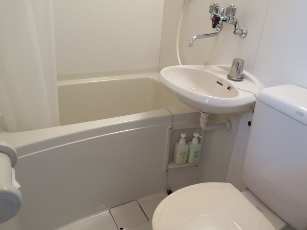 Bathroom amenities