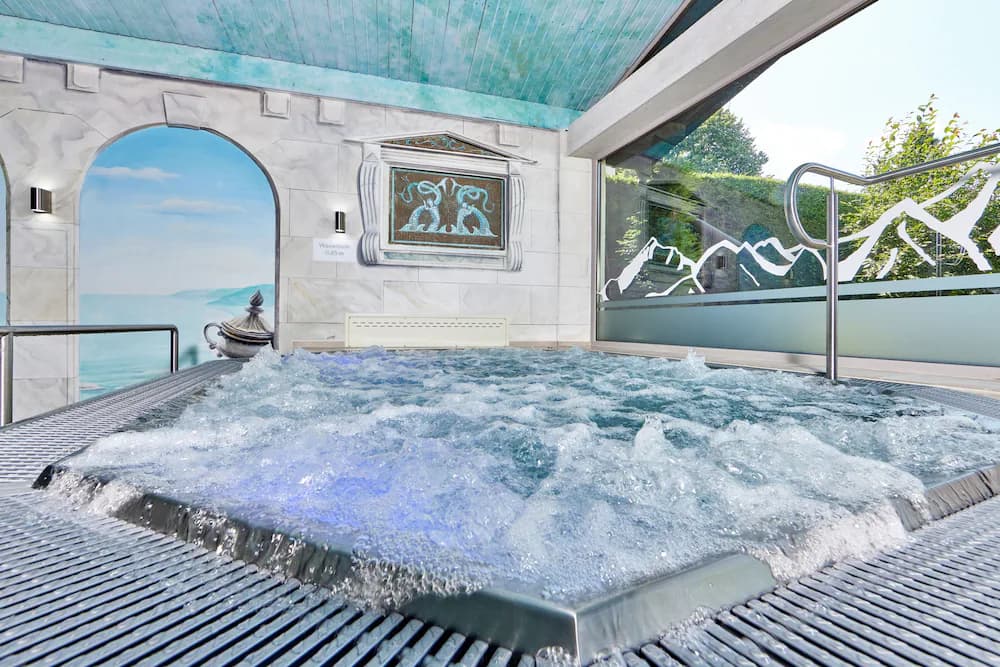 Indoor spa tub