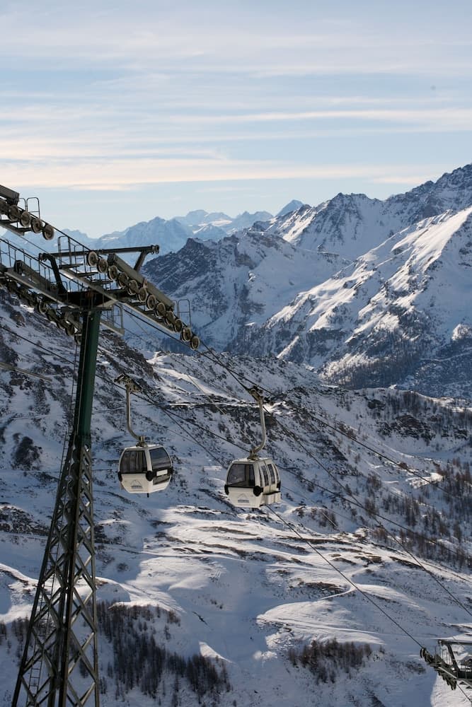 Snow and ski sports