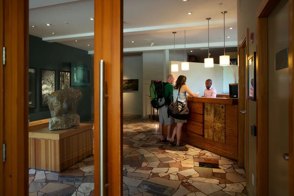 Lobby lounge