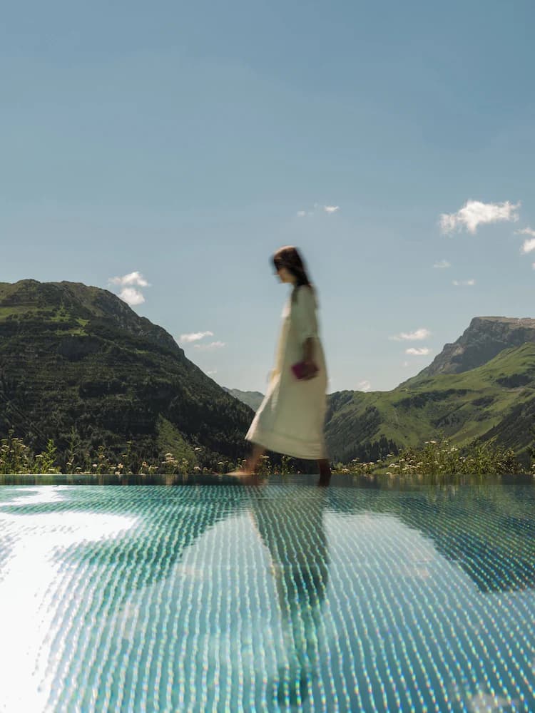 Infinity pool