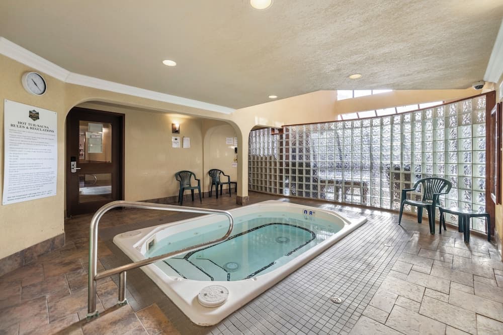 Indoor spa tub