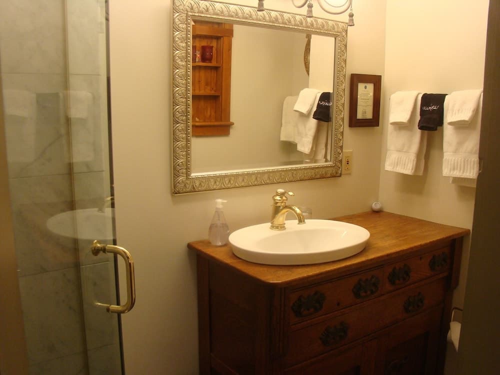 Bathroom sink