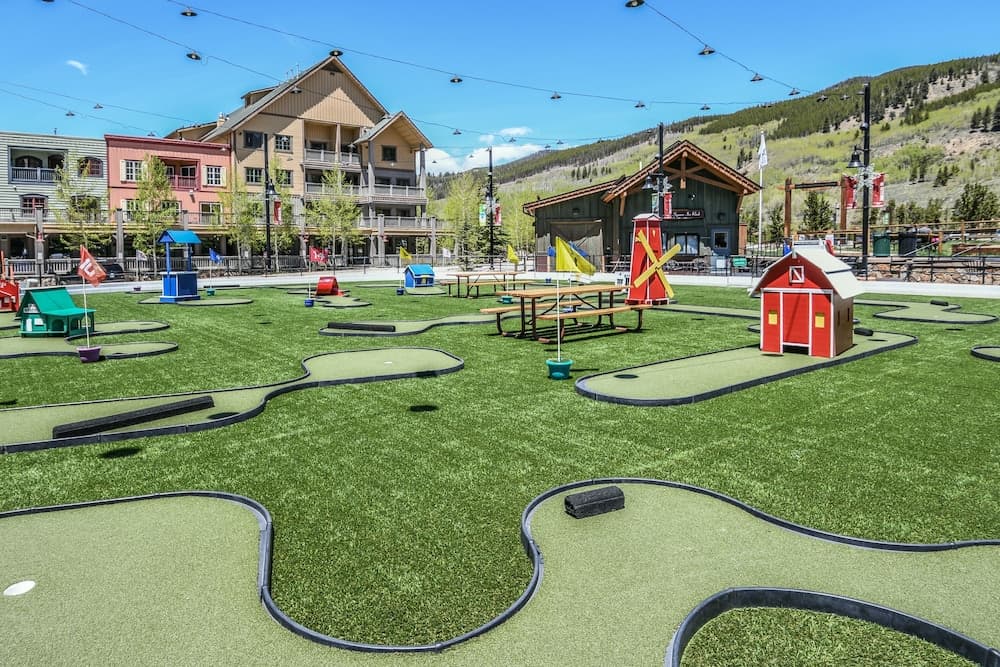 Mini-golf