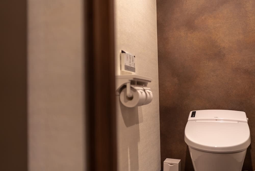Bathroom amenities