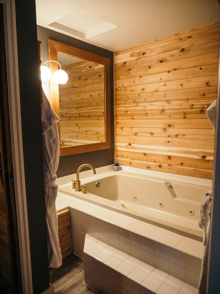 Jetted tub