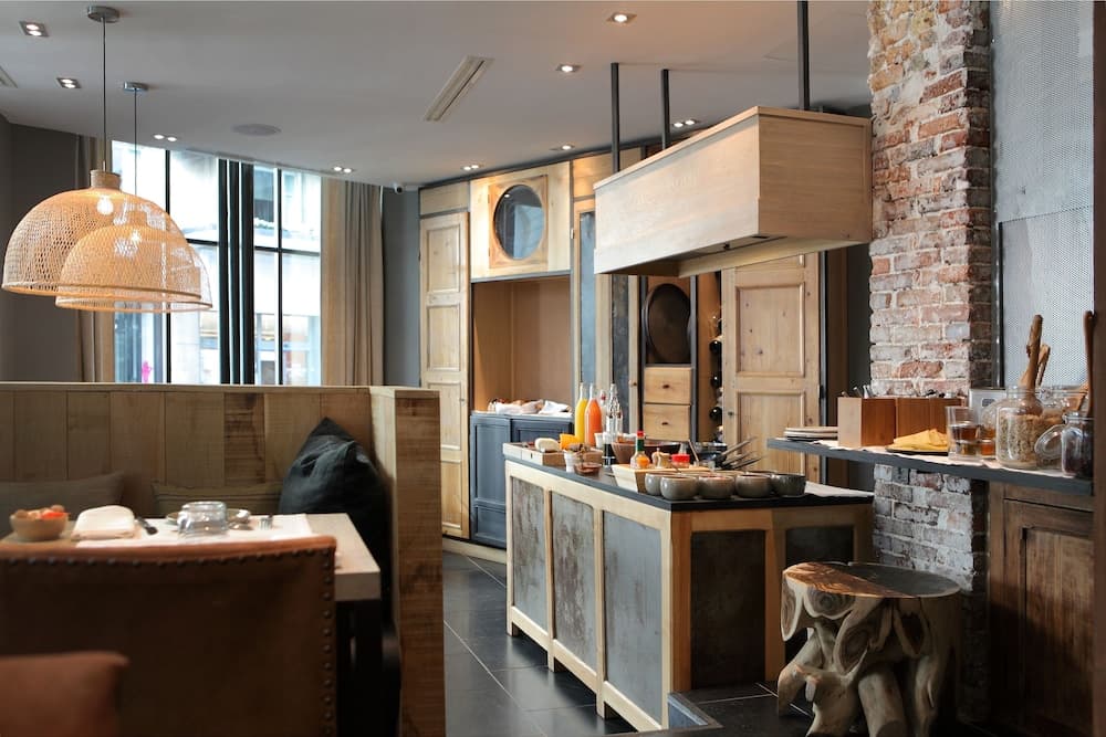Breakfast area