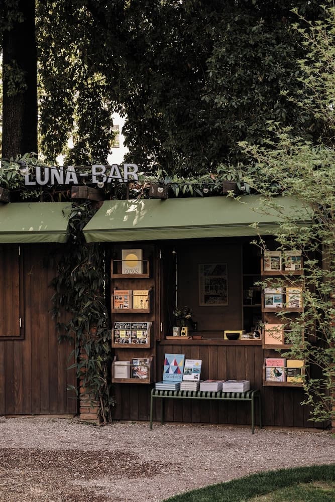 Poolside bar