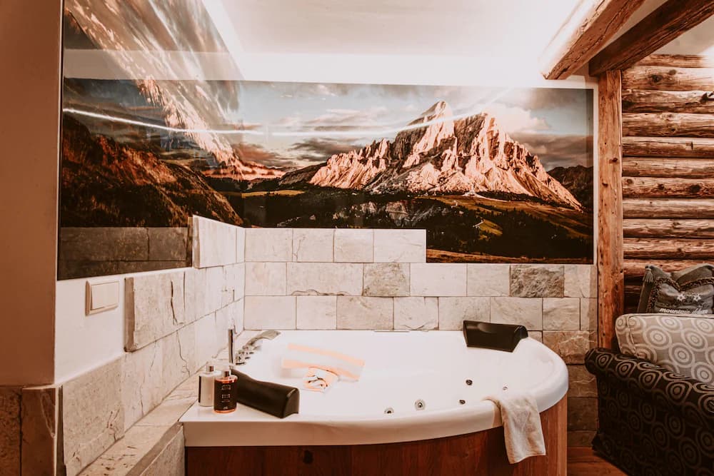 Private spa tub