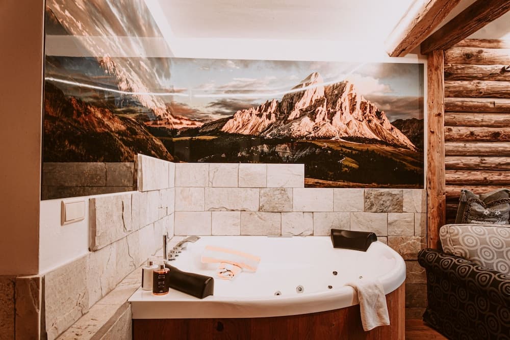 Private spa tub