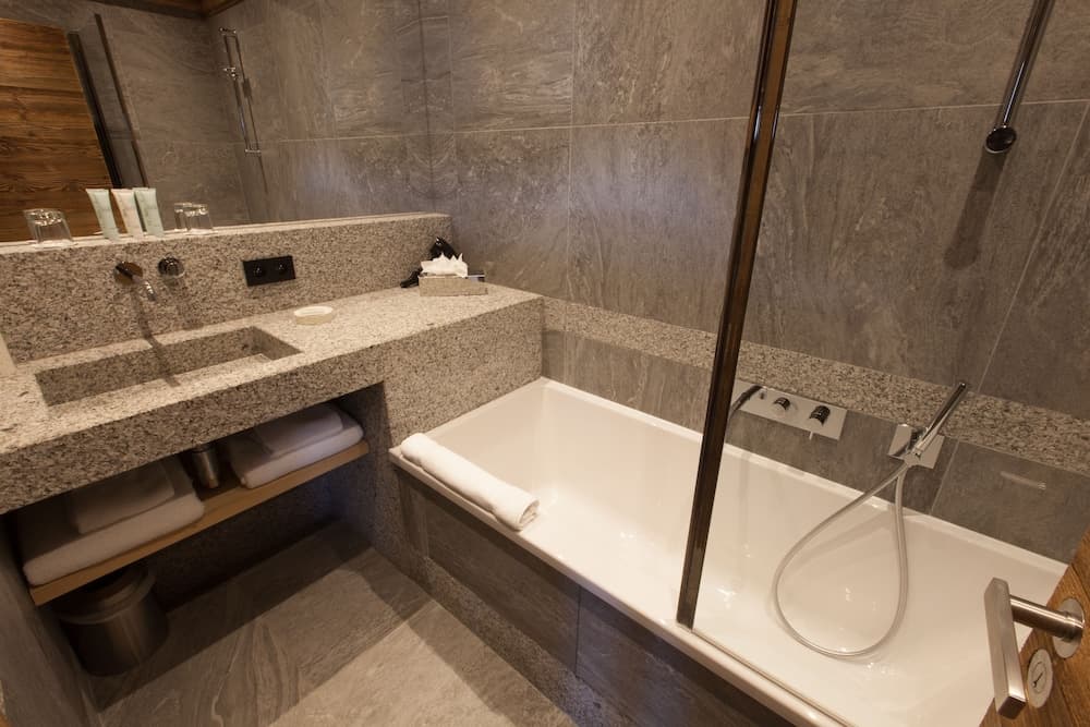 Bathroom amenities