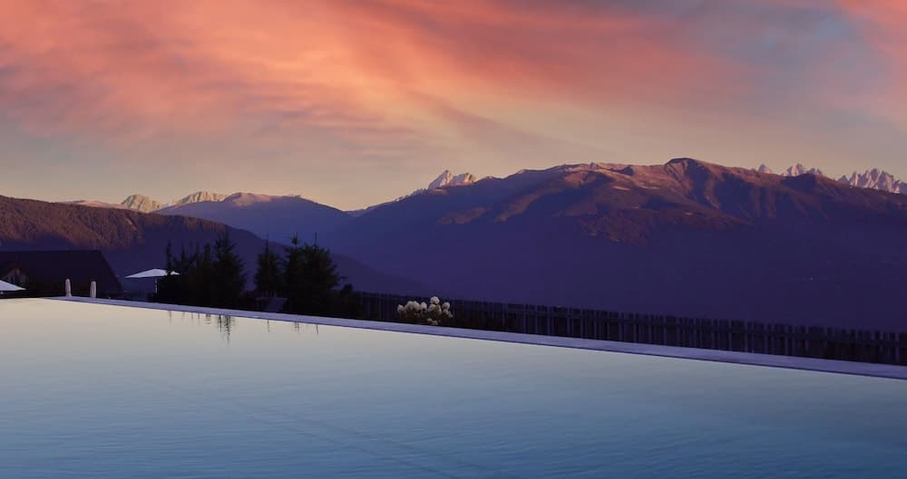 Infinity pool