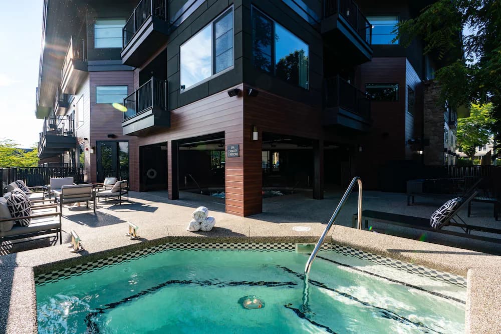 Outdoor spa tub