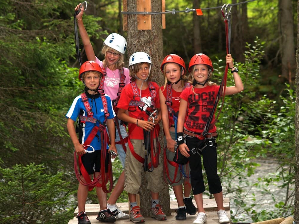 Ropes course (team building)