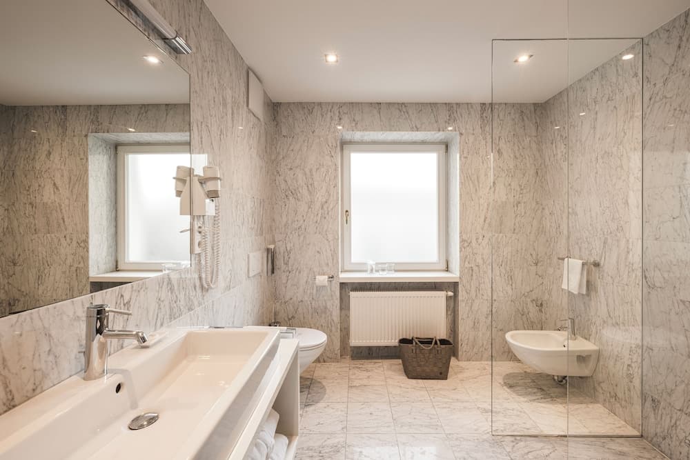 Bathroom amenities