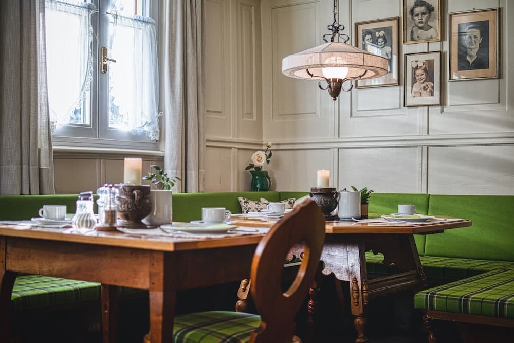Breakfast area
