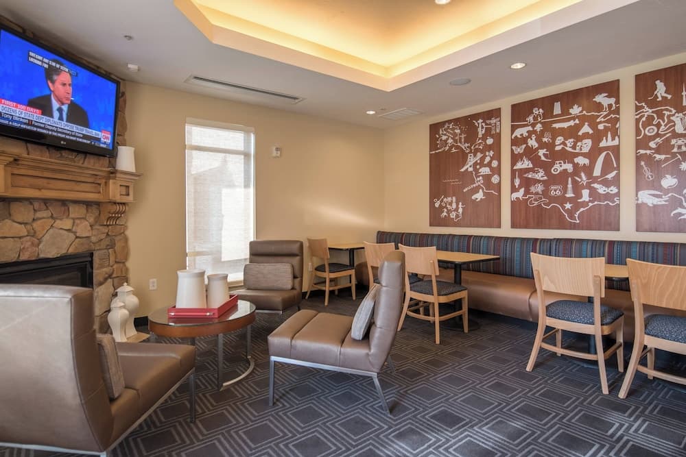 Lobby lounge